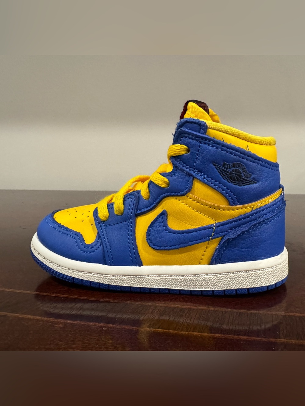 Air Jordan 1 Retro High OG "Reverse Laney"